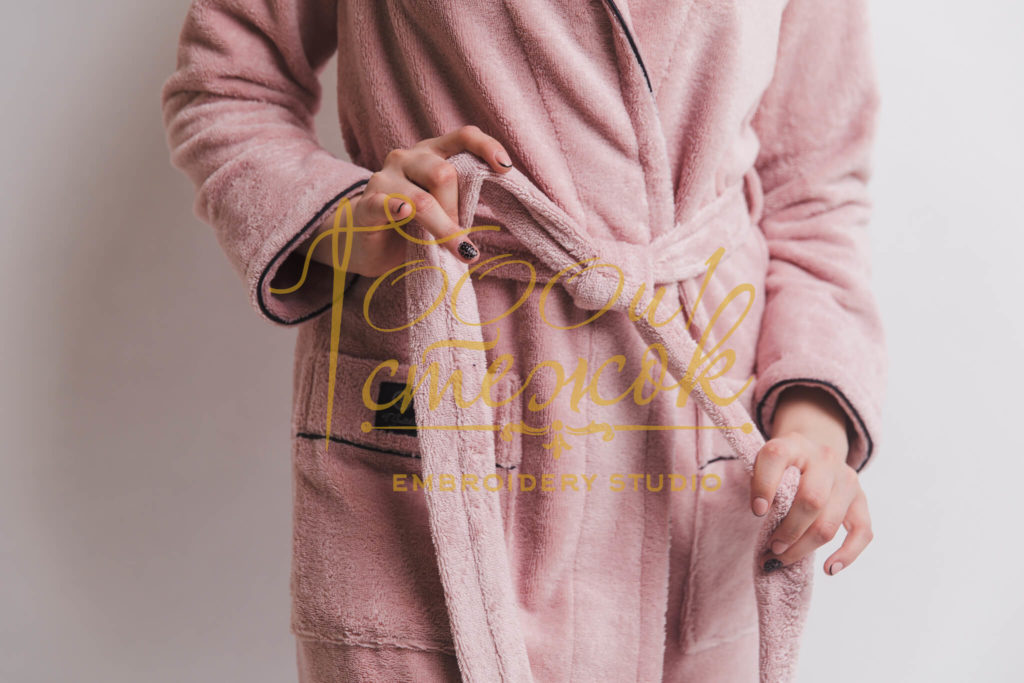 РАСПРОДАЖА! Подростковый халат без капюшона Trendy категории «Премиум Турция» с именной вышивкой (Пудра)